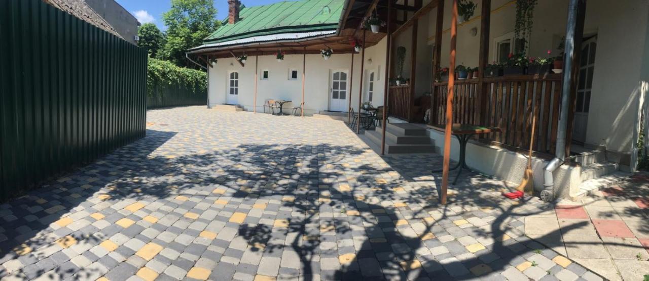 Gelena Гостьовий Двір อุชโฮรอด ภายนอก รูปภาพ